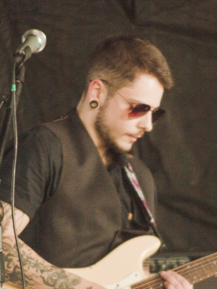 Cristiano Silva, guitarrista do Caju Elétrico